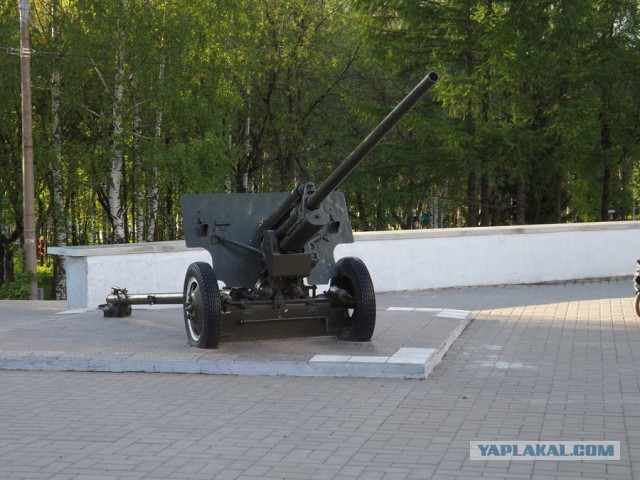 Автомобили на постаменте