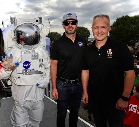 Маск сказал «Поехали». Чем грозит нашей космонавтике запуск Crew Dragon?