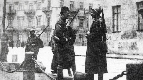 Чёрно-белых фотографий с подписями вам в ленту!