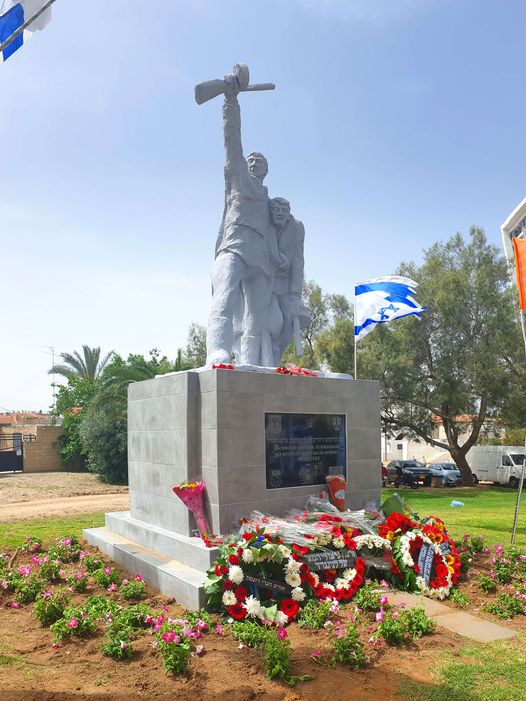 В Израиле возложили венки к памятнику "Свеча памяти" блокадникам Ленинграда