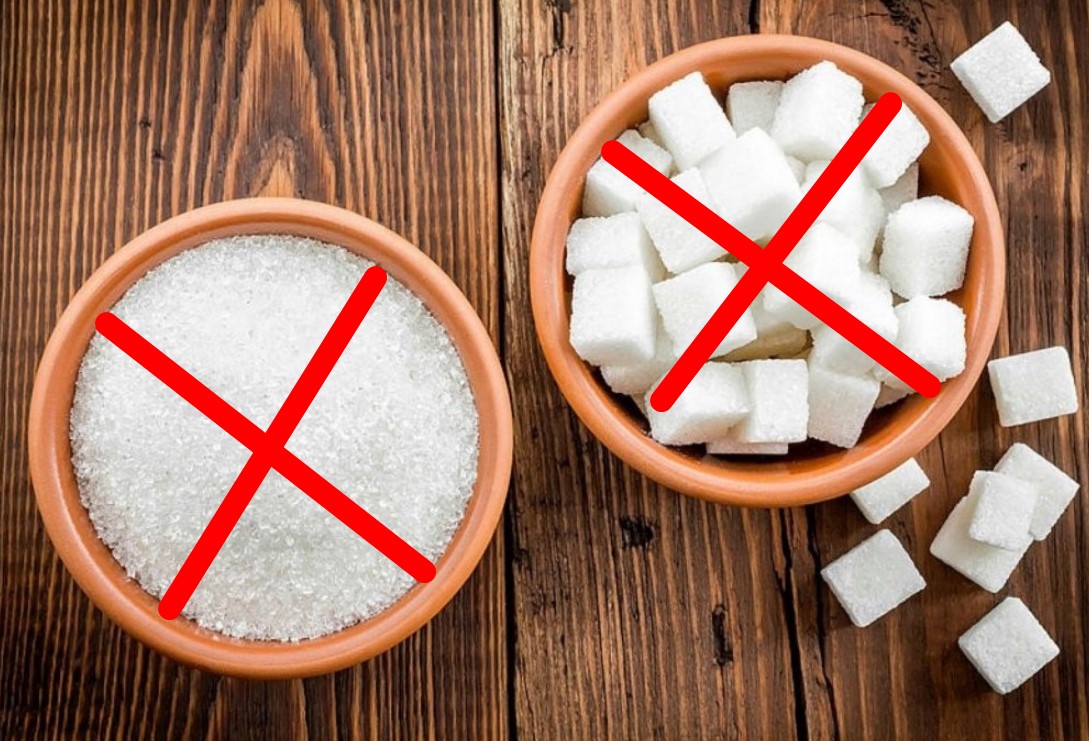 Соль и сахар. Продукты сладкие и соленые. Ограничить потребление сахара на белом фоне для фотошопа фото. Изучай Ингредиенты. После сладкого соленое