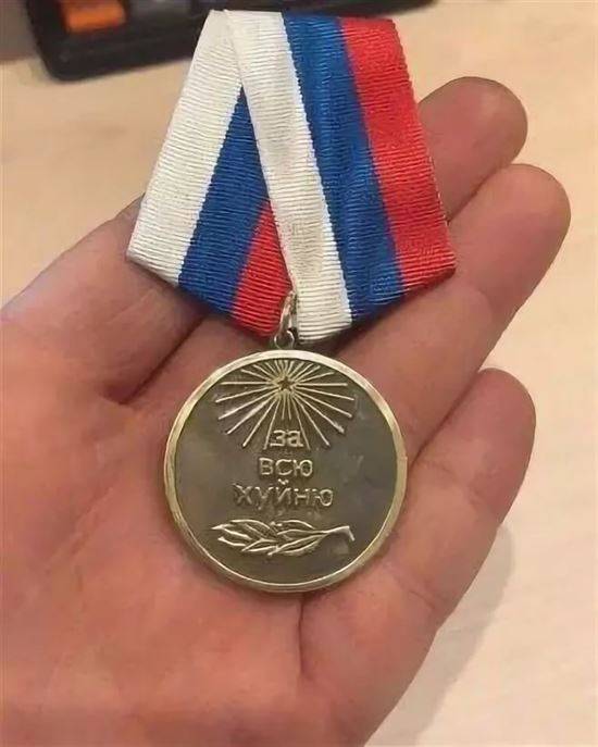 Нет, ребята, я не гордый.Не загадывая вдаль,Так скажу: не надо орденЯ согласен на медаль.