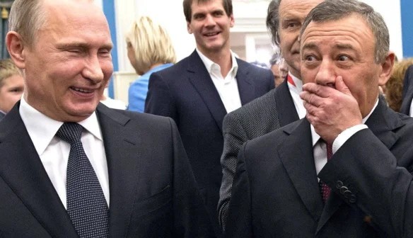 Доллар упал почти на ₽4 после указа Путина о продаже валютной выручки