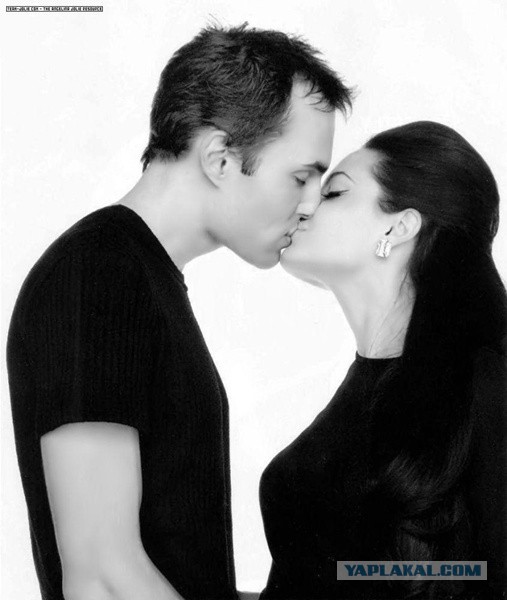 Знаменитости и их родные братья с сестрами