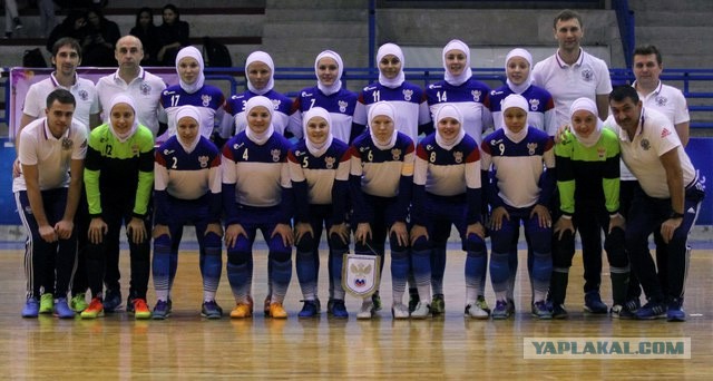 Женская сборная России по мини-футболу провела матч в хиджабах