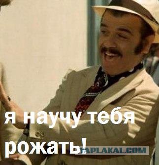 Мужчина бросился в бассейн, узнав пол пятого ребенка