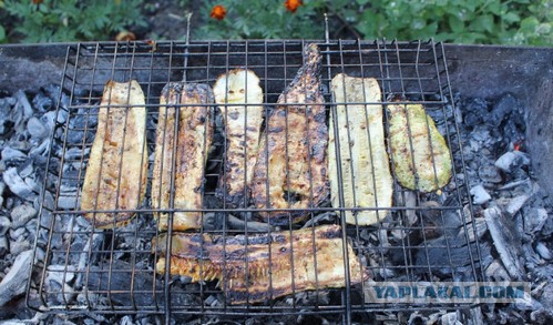 Пикантный салат из кабачков.