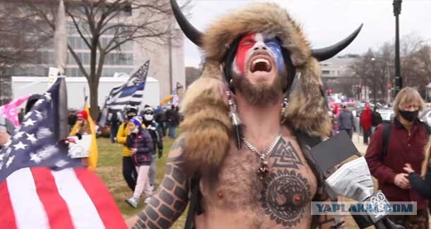 Школьницу, снявшую портрет Путина в классе, вызвали в полицию