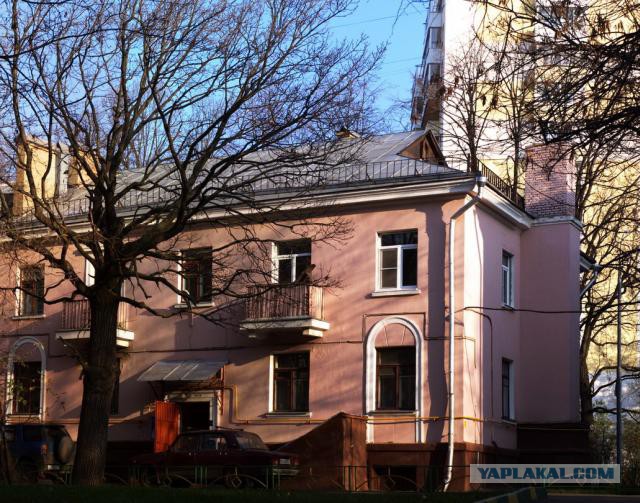 Почему узкая полоса линолеума лежит по диагонали?
