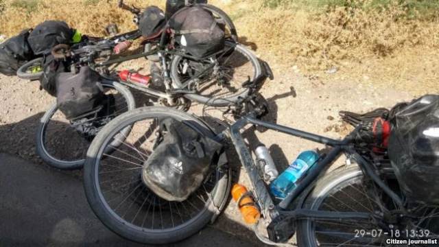 В Таджикистане автомобиль въехал в группу иностранных туристов, четверо погибли