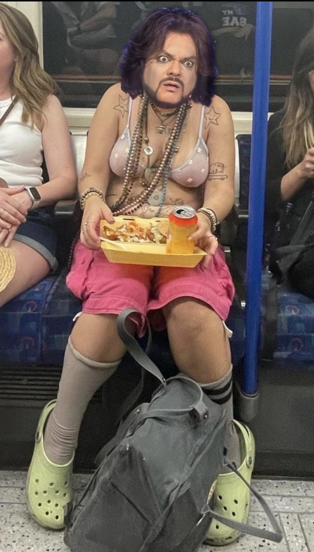 Фотожаба: шахматистка - ланч в метро
