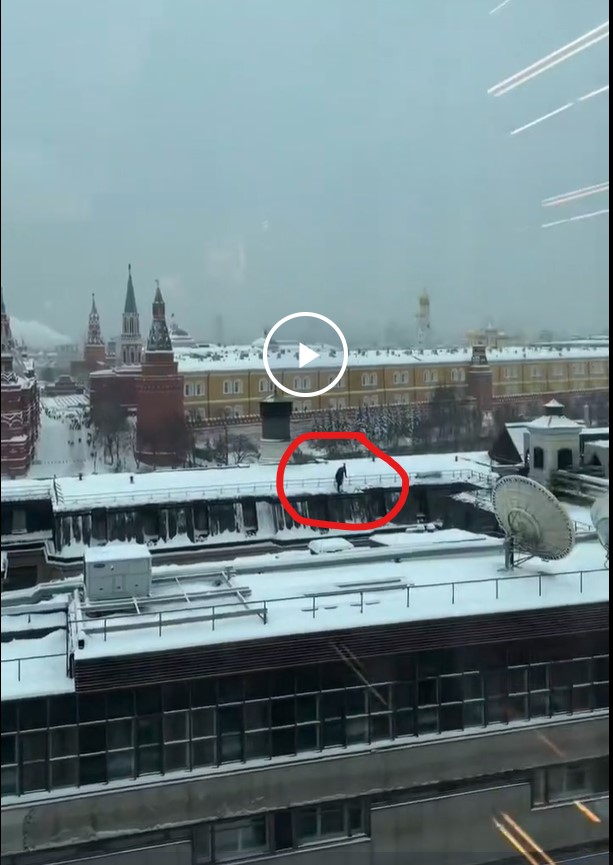 Вид из номера в московском The Carlton по цене 2,5 млн за ночь снял на видео командировочный