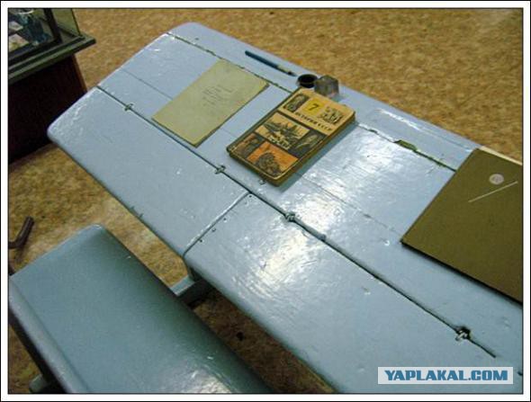 Рисунки на партах
