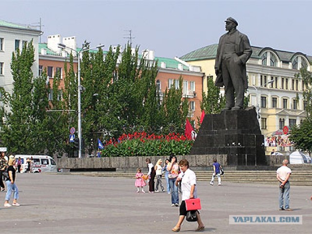 Памятники Ленину