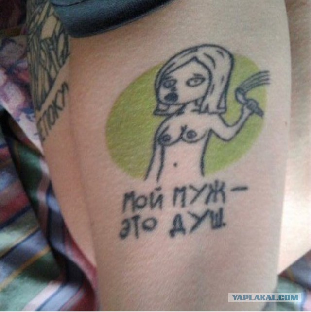 Дамочка искупалась в фонтане..
