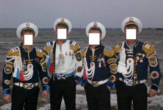 Почему на флотских брюках не было ширинки?!