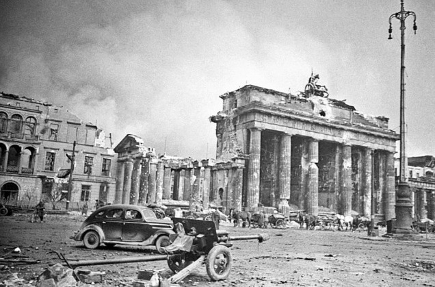 Исторические моменты Победы. Апрель-май 1945г