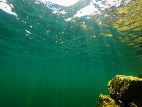 Что может скрываться на дне затопленного карьера?