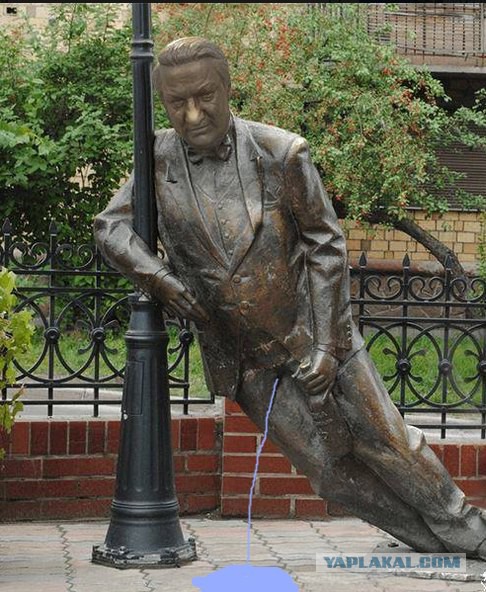 Сегодня заводкоточил памятник Б.Н. Ельцину