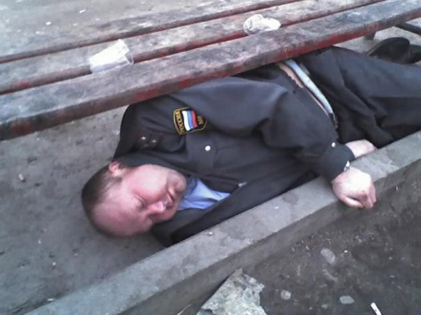 Полицейские валятся с ног после смены