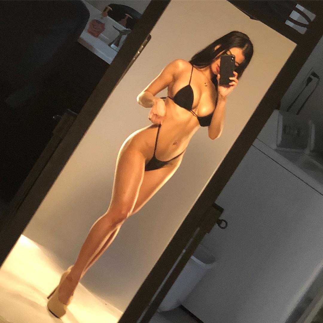 Ellie Lou Nude