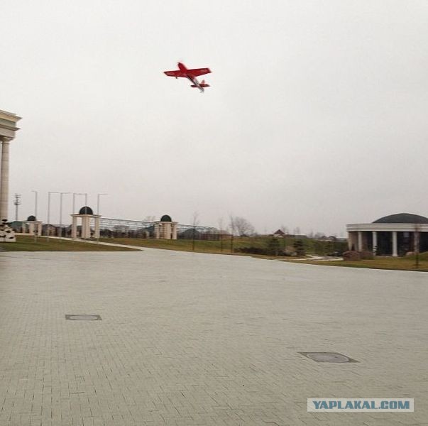 Депардье станцевал лезгинку на встрече с Кадыровым