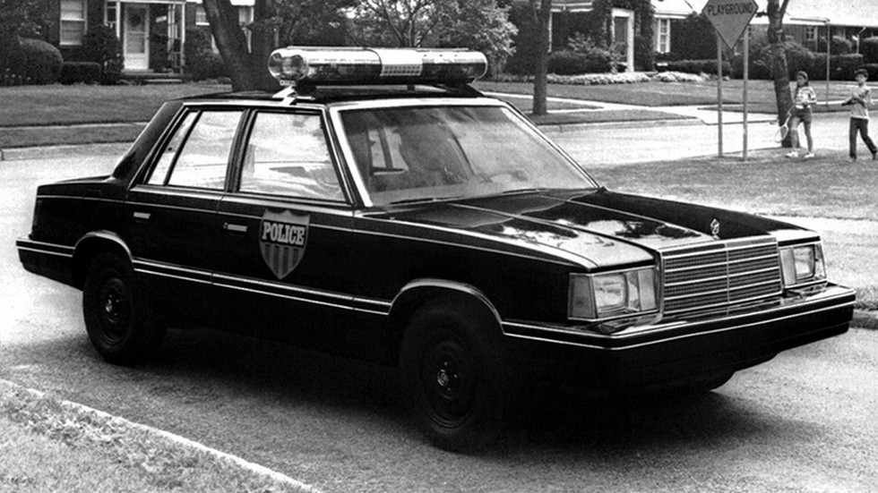 Полицейский автомобиль сша 1990. Смотреть фото Полицейский автомобиль сша 1990. Смотреть картинку Полицейский автомобиль сша 1990. Картинка про Полицейский автомобиль сша 1990. Фото Полицейский автомобиль сша 1990