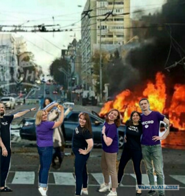 Неизвестный беспилотник атаковал аэродром в Саратовской области, пострадали два человека, пишет Baza.