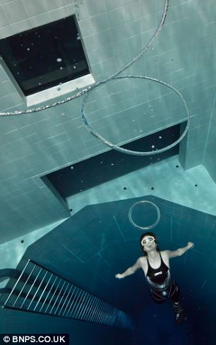 Соревнование по выдуванию подводных колец