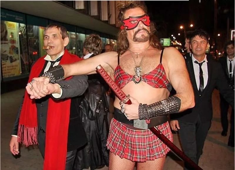 Poshnali jinsiy aloqa porno Hojatxonada eshakni sikishdi