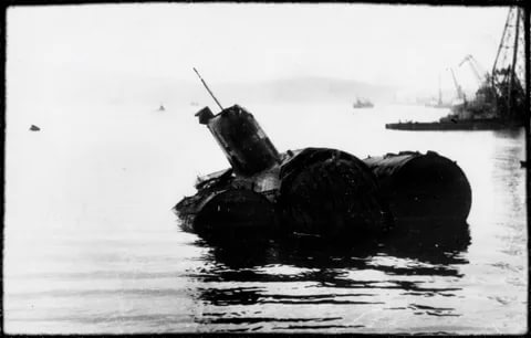 Гибель у причала 11 января 1962 года в Екатериненской гавани военного порта Полярный.