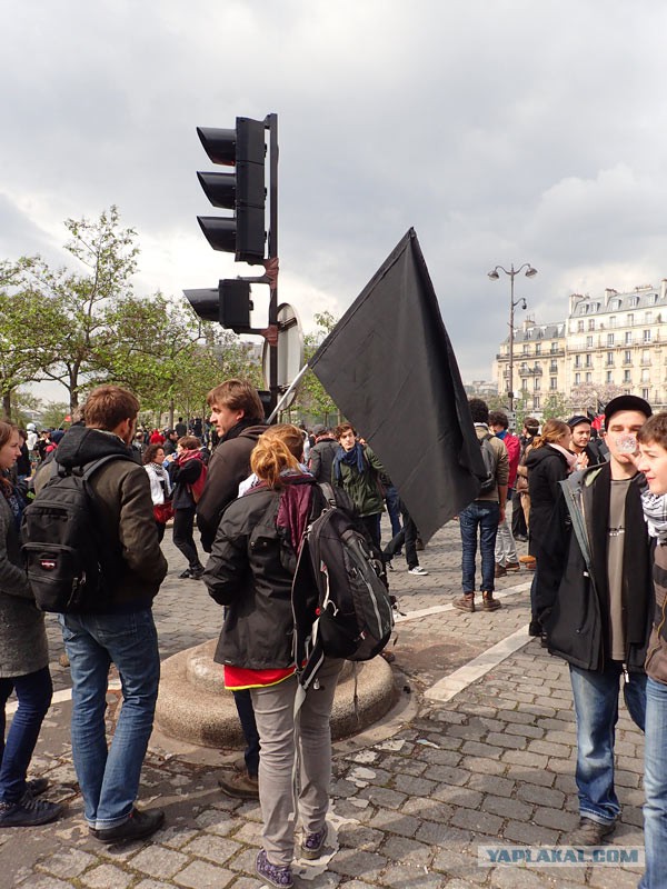 Против чего протестуют французы