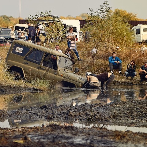 Влип, очкарик!