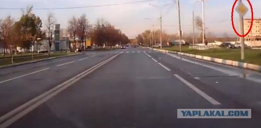 ДТП Икассаторский авто и девушка на Рено