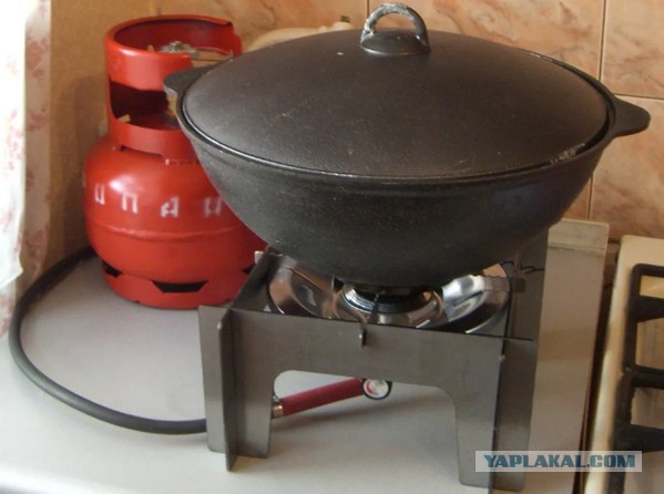 На одном газу: в РФ хотят запретить самостоятельную заправку баллонов на АЗГС