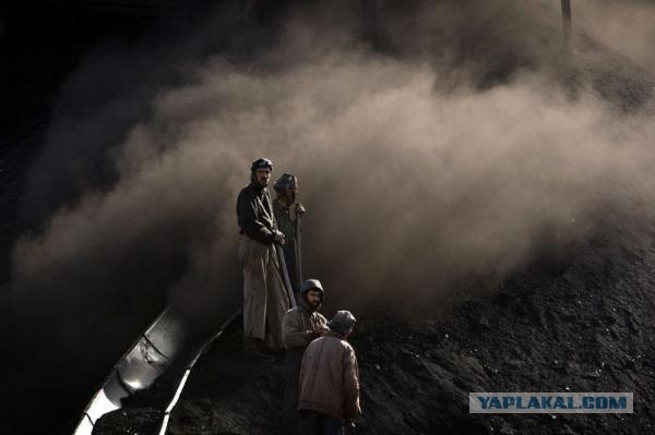 Шахтеры в Афганистане (12 фото)