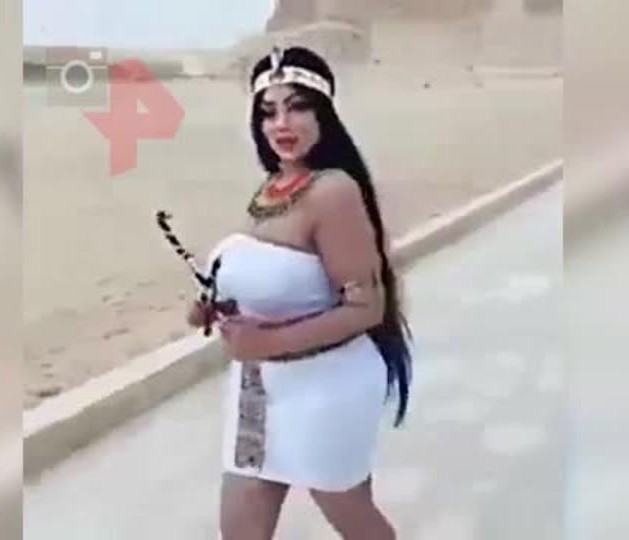 Фотографии модели в наряде древнеегипетской царицы спровоцировали скандал в Египте