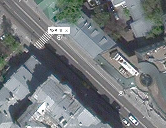 Кадры с моментом резкого торможения московского автобуса - из кабины и из салона