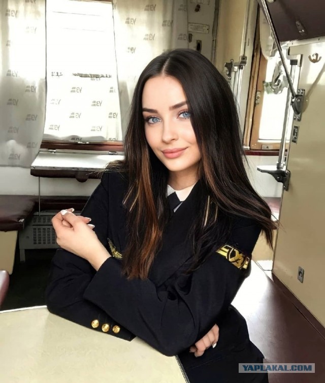 Девушки в униформе
