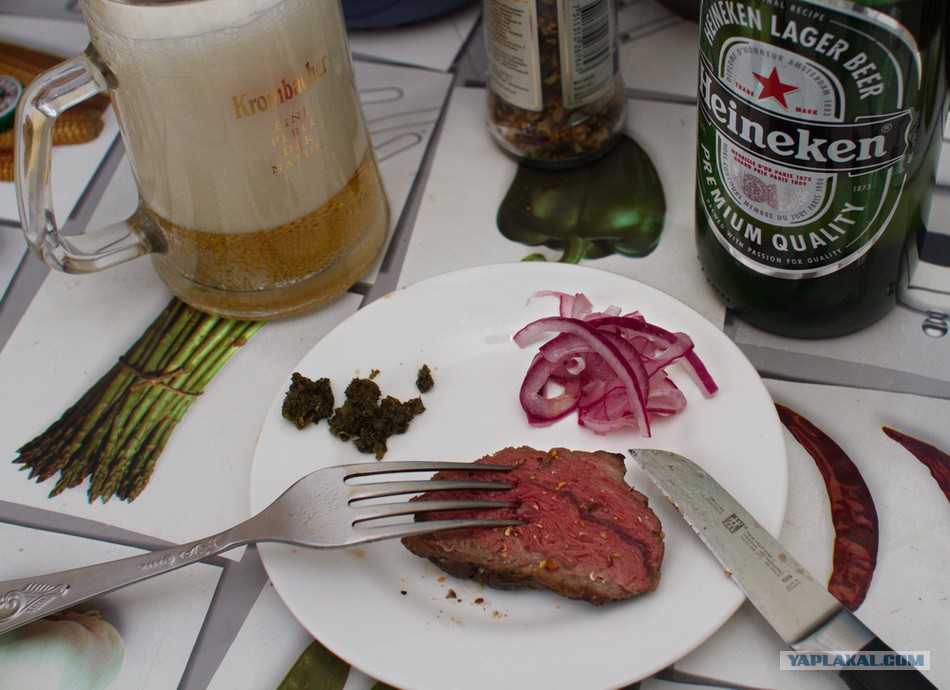 Ростбиф прожарки медиум. Что будет если недожарить мясо. Что будет если съесть недожаренное мясо. Стейк на мангале. Что будет если недожарить мясо.