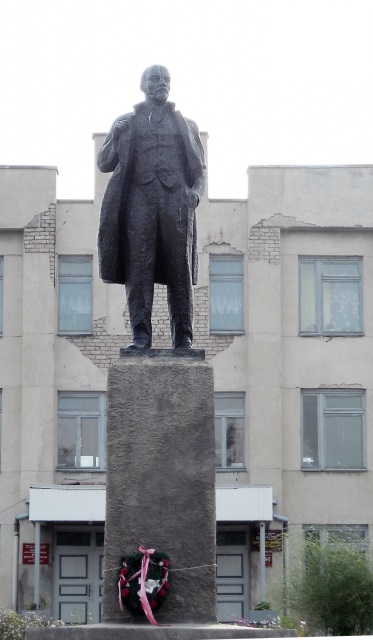Памятники Ленину