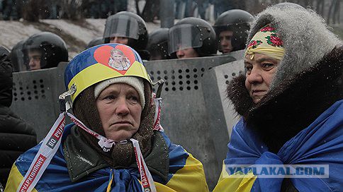 Митингующие в Киеве штурмуют здание Рады