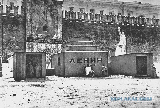 "Косяк" от Netflix - в новом сериале "The last Czars" у них в 1905 году уже Мавзолей стоит на Красной площади!