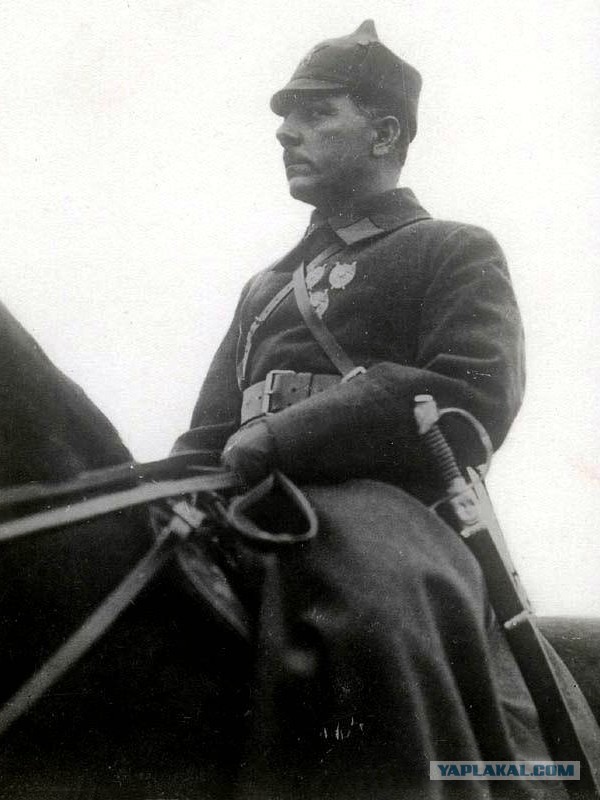Когда нас в бой пошлёт товарищ Сталин и Ворошилов в бой нас поведет!