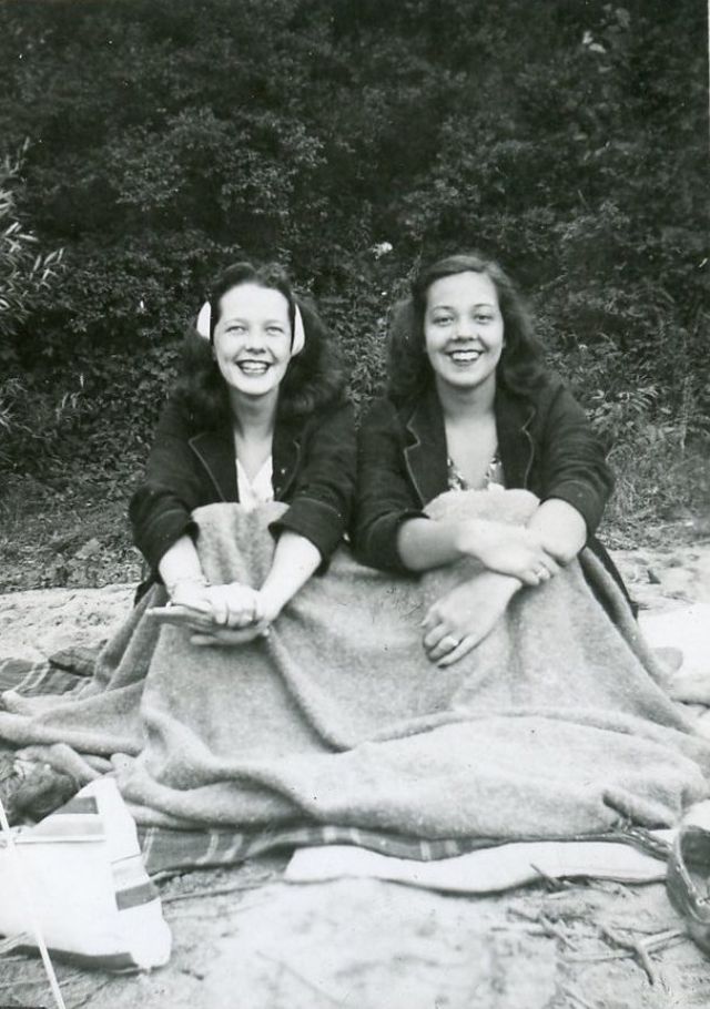 30 откровенных фотографий канадских девочек-подростков 1940-х годов