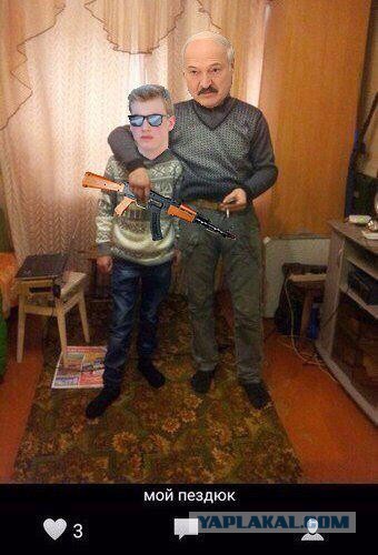 Лукашенко с автоматом. С кем воевать собрался?