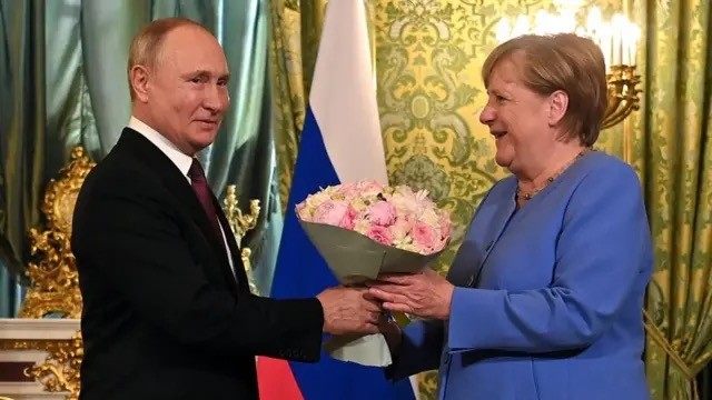Politico назвал трех кандидатов на роль переговорщика ЕС с Россией