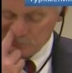 Интересно, об кого он козявку вытрет
