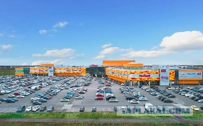 В Госдуме предложили отправлять собирающуюся в фудкортах молодежь на заводы