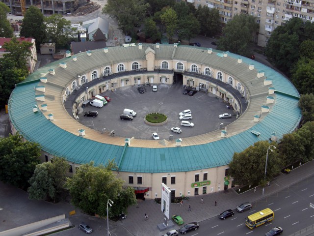 Ракеты, корабли, летающие тарелки, цветы и роботы: